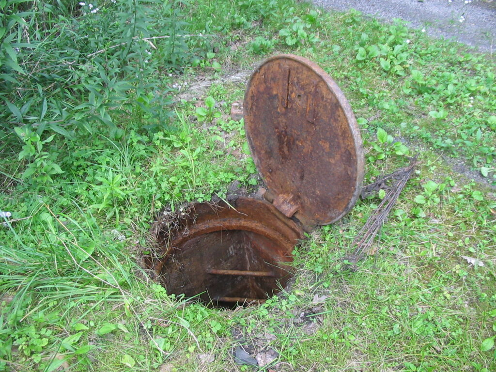KK 12 typ B poklop se vstupem po vycerpani vody